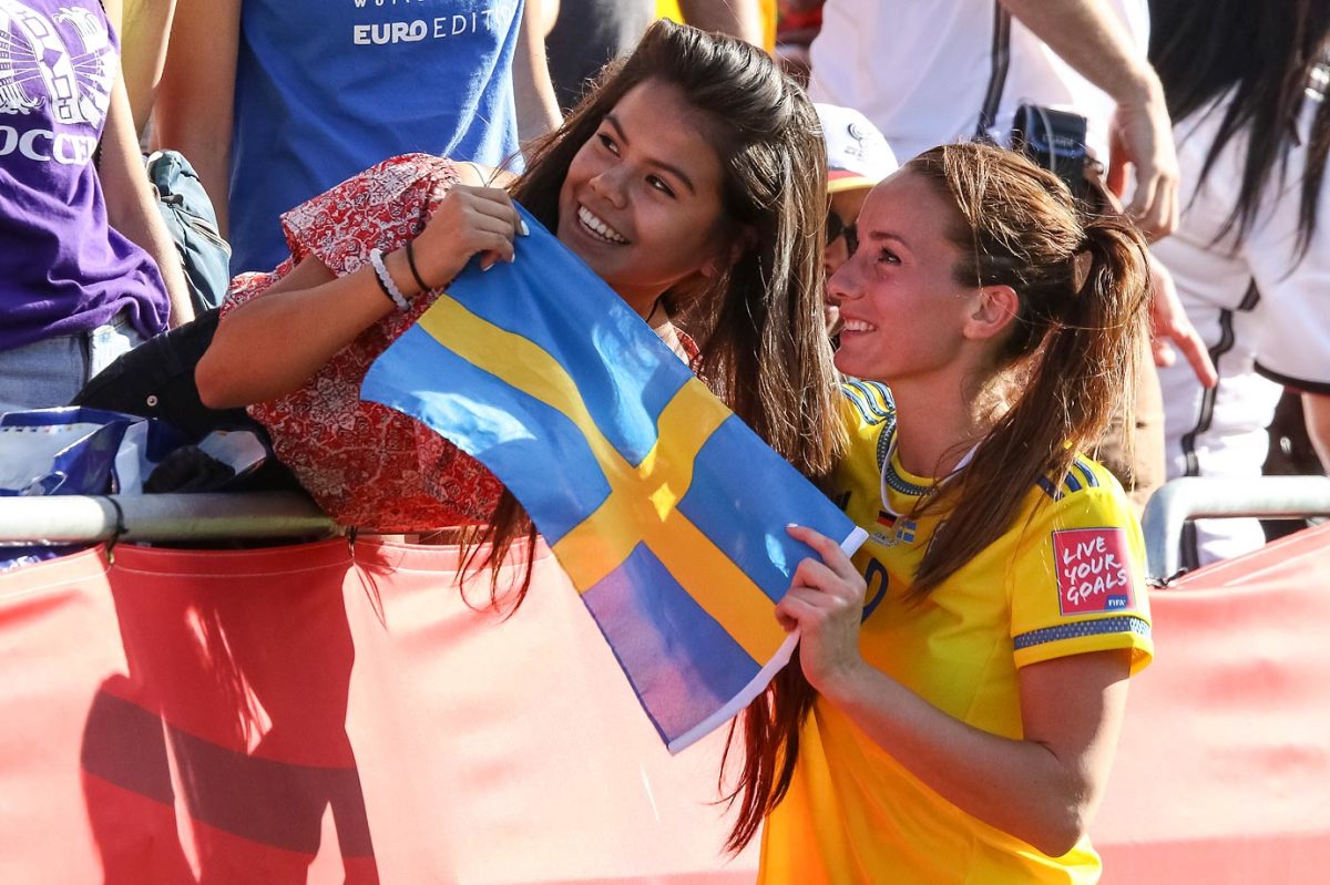 world-cup-fans-477927758_master.jpg